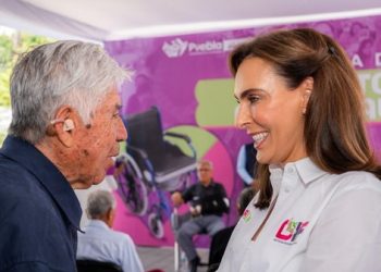 Entrega SMDIF Puebla 60 aparatos de apoyo