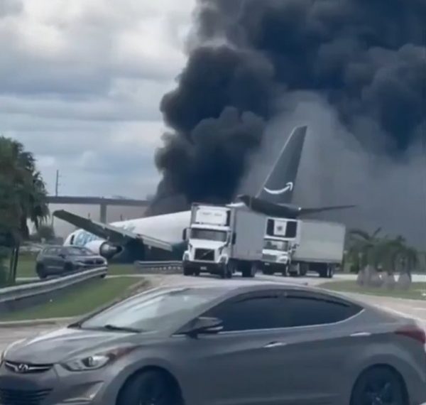 Deja cinco muertos un avión de Amazon en Miami