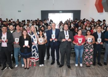 Presenta Chedraui guía de transparencia ante jóvenes