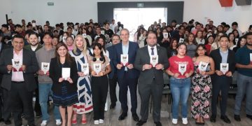Presenta Chedraui guía de transparencia ante jóvenes