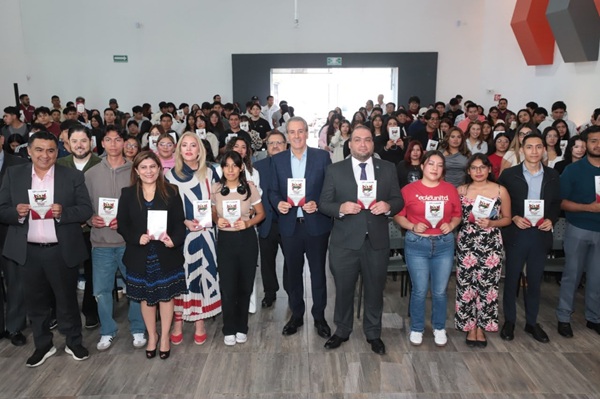 Presenta Chedraui guía de transparencia ante jóvenes