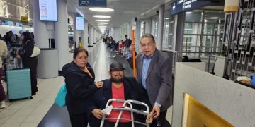 Regresa poblano tras hospitalización en Chicago