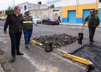 Supervisa Chedraui bacheo en la 21 Sur