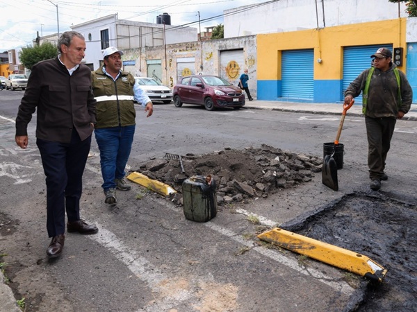 Supervisa Chedraui bacheo en la 21 Sur