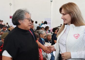 Entrega SEDIF apoyos visuales y auditivos