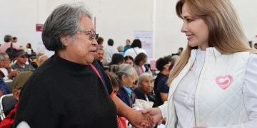 Entrega SEDIF apoyos visuales y auditivos
