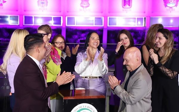 Pide Liz Sánchez atención digna a la menopausia