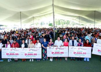 Entrega Lupita Cuautle apoyos a mil 440 mujeres
