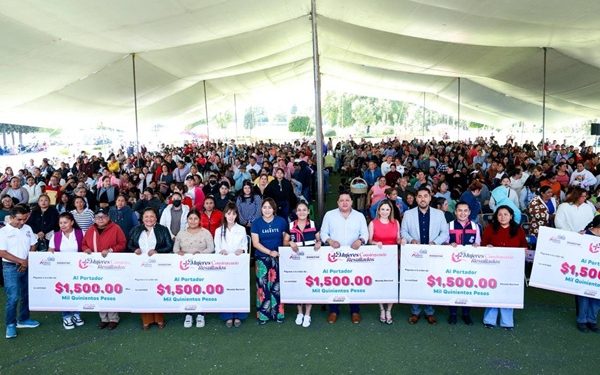 Entrega Lupita Cuautle apoyos a mil 440 mujeres