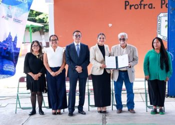 Firma Lupita Cuautle compromiso ambiental con Carta de la Tierra