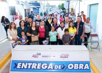 Entrega Lupita Cuautle pavimentación de la 12 Oriente
