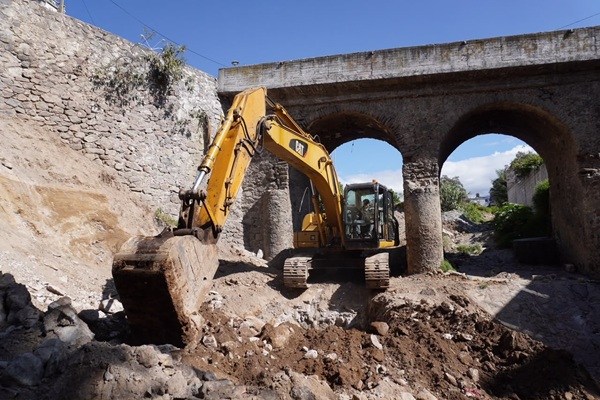 Avanza construcción de puente en San Miguel Canoa