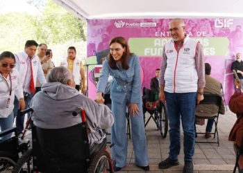 Entrega SMDIF Puebla 60 aparatos para movilidad