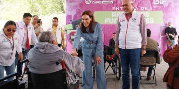 Entrega SMDIF Puebla 60 aparatos para movilidad